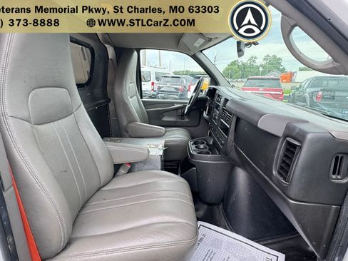 Used 2015 Chevrolet Express 2500 RWD image 19