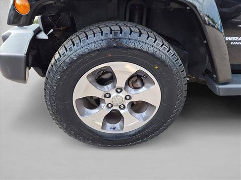 Used 2017 Jeep Wrangler Unlimited Sahara w/ Connectivity Group AWD/4WD image 22
