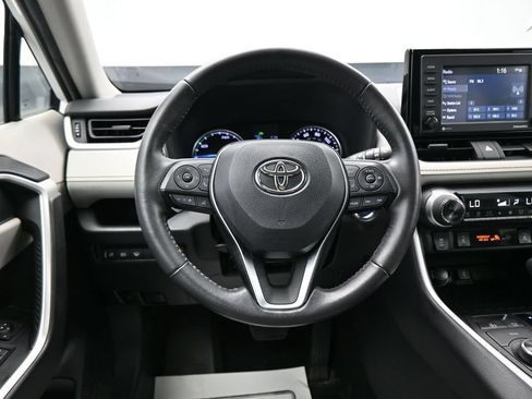 Used 2022 Toyota RAV4 XLE w/ XLE Grade Weather Package AWD/4WD image 15