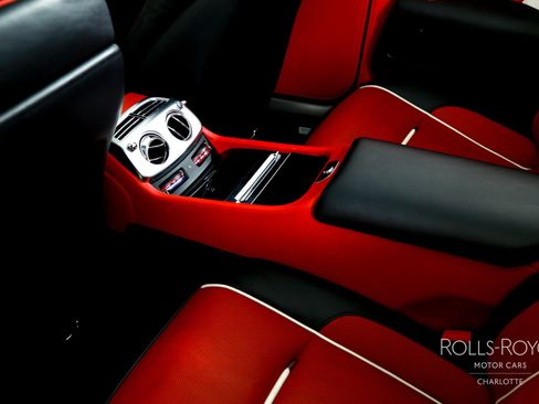 Used 2019 Rolls-Royce Dawn image 18