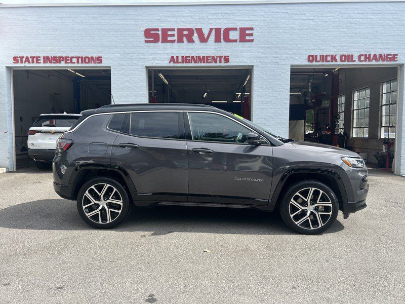 Used 2024 Jeep Compass Limited w/ Elite Group AWD/4WD image 8