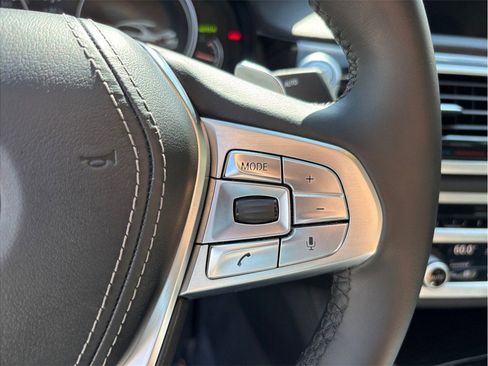 Used 2018 BMW 750i image 31