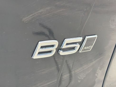 Used 2023 Volvo XC40 B5 Plus AWD/4WD image 30