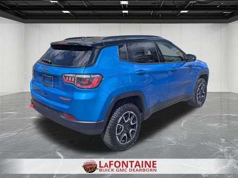 Used 2025 Jeep Compass Trailhawk AWD/4WD image 5