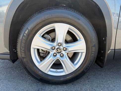 Used 2023 Toyota Highlander LE AWD/4WD image 38