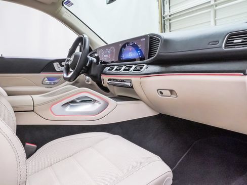 Used 2024 Mercedes-Benz GLS 450 4MATIC image 14