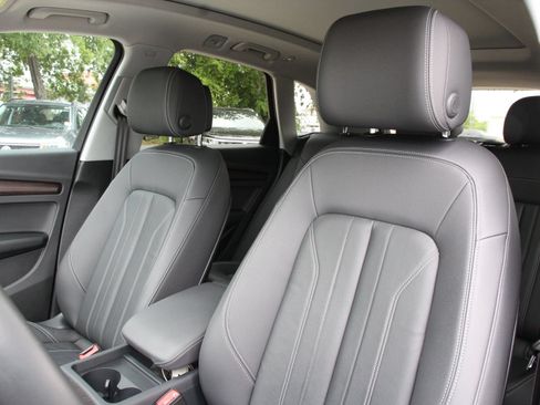 Used 2023 Audi Q5 2.0T Premium w/ Convenience Package AWD/4WD image 12