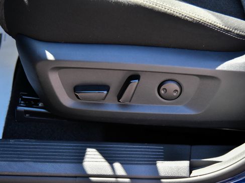 Used 2025 Nissan Rogue SV FWD image 16
