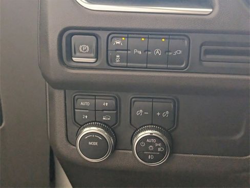 Used 2021 GMC Yukon SLT w/ SLT Premium Package image 30