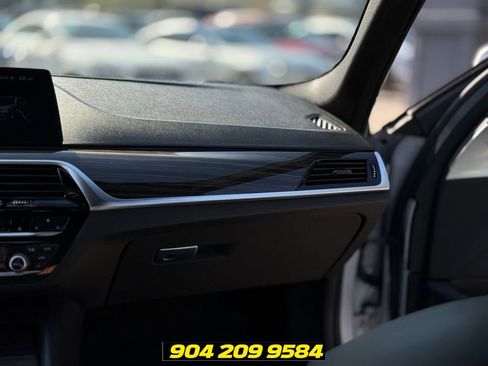 Used 2018 BMW 530e w/ Premium Package 2 RWD image 17