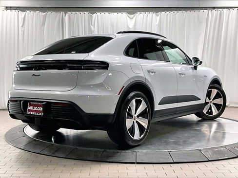 Used 2025 Porsche Macan Electric image 9