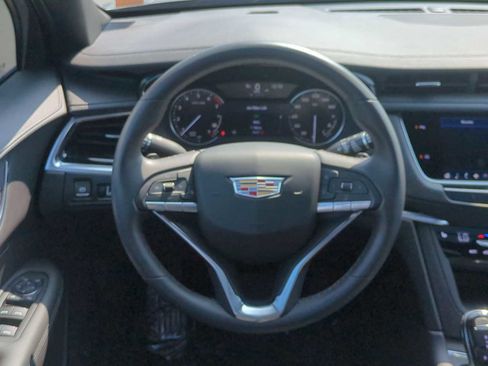 Used 2025 Cadillac XT6 Luxury image 14