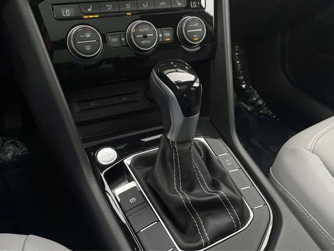 New 2024 Volkswagen Taos SE image 33