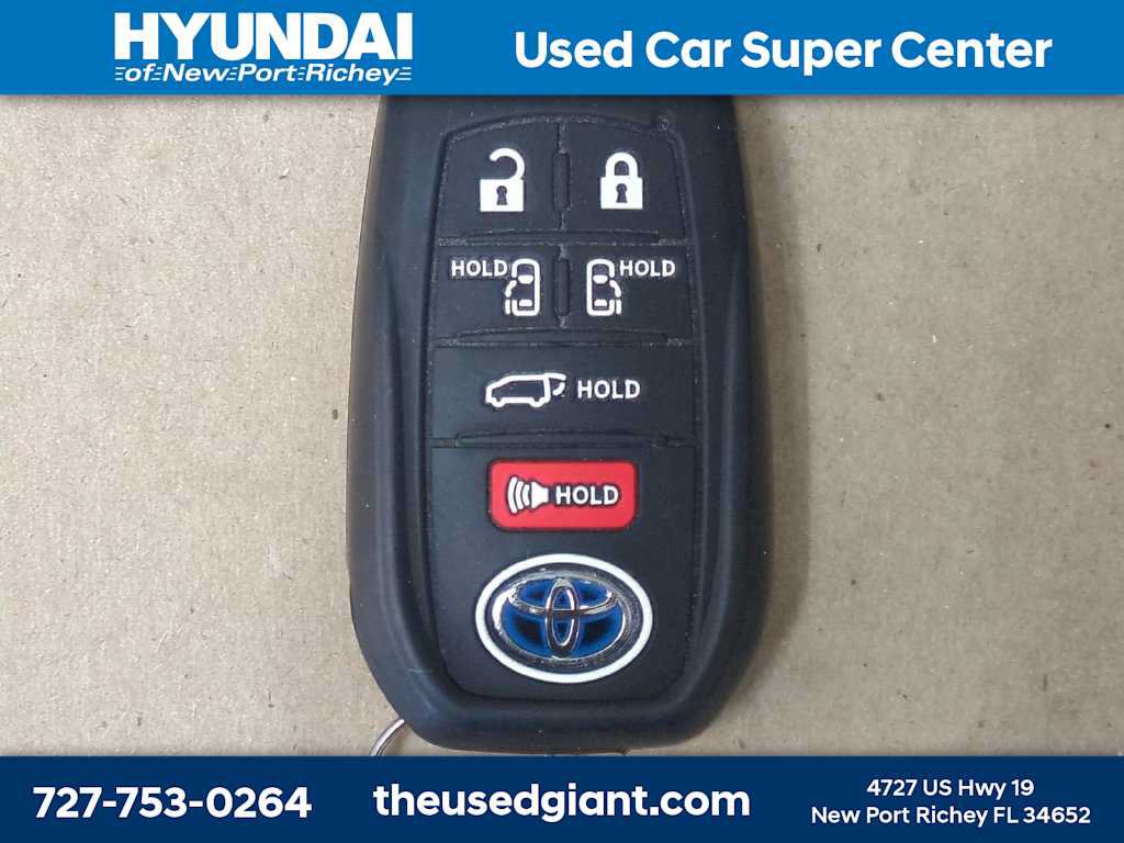 Used 2022 Toyota Sienna XLE FWD image 34