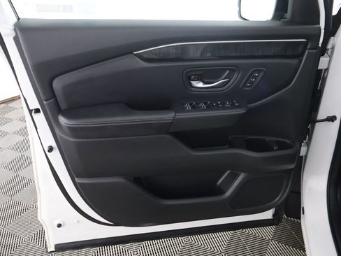 Used 2025 Honda Pilot Elite image 28