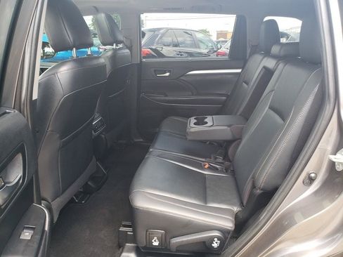 Certified 2019 Toyota Highlander XLE FWD image 28