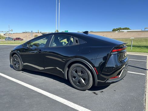 Used 2024 Toyota Prius LE image 8