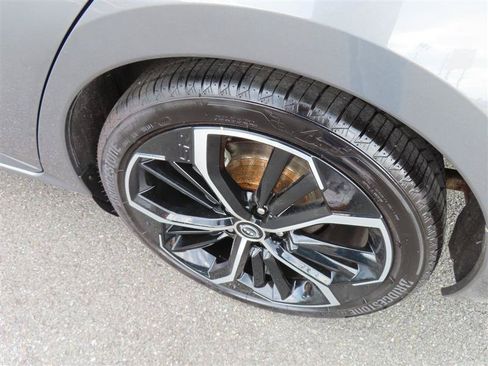 Used 2024 Nissan Altima 2.5 SR FWD image 7