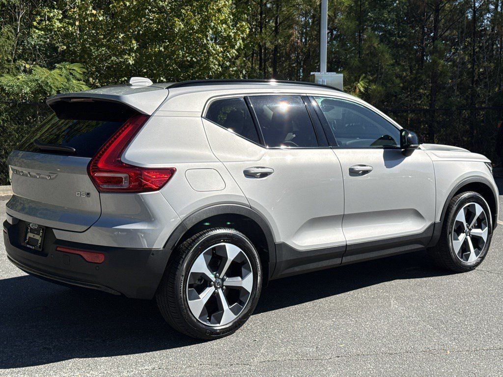 Used 2025 Volvo XC40 B5 Plus AWD/4WD image 7