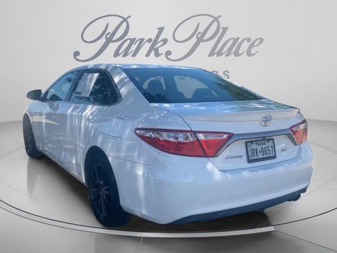 Used 2016 Toyota Camry SE FWD image 3