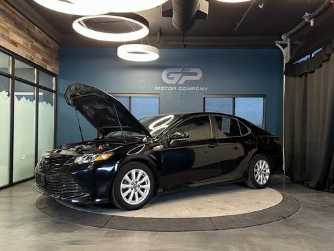 Used 2019 Toyota Camry LE w/ Convenience Package FWD image 23