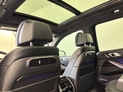 Used 2025 BMW X7 xDrive40i w/ M Sport Package image 33