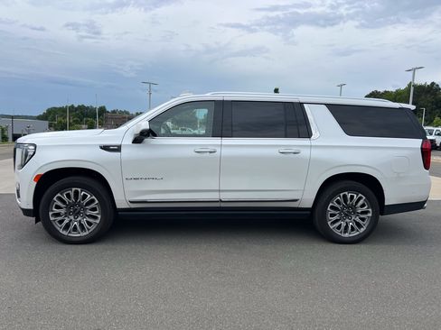 Used 2023 GMC Yukon XL Denali Ultimate AWD/4WD image 6