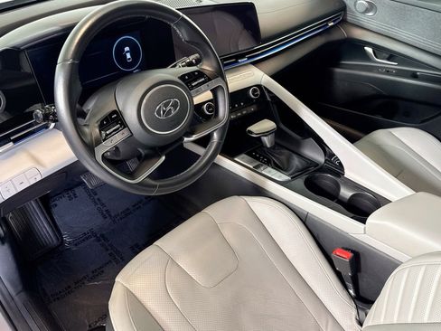 Used 2021 Hyundai Elantra Limited image 9