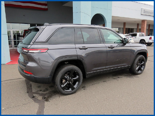 Used 2025 Jeep Grand Cherokee Altitude AWD/4WD image 20