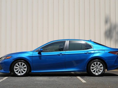 Used 2019 Toyota Camry LE FWD image 8
