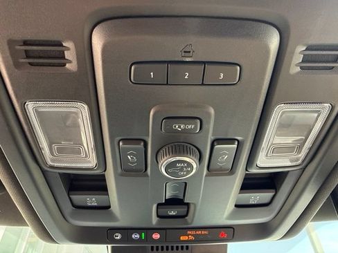 Used 2024 GMC Yukon XL Denali w/ Denali Reserve Package AWD/4WD image 18