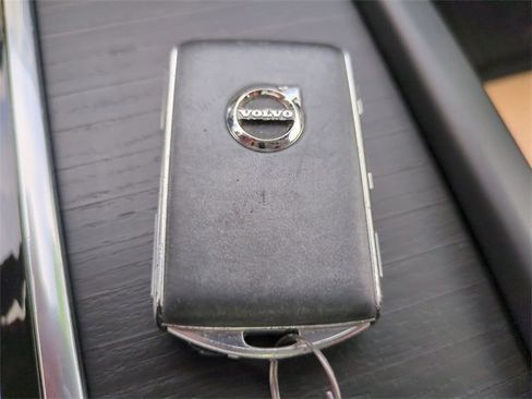 Certified 2023 Volvo XC90 T8 Ultimate w/ Protection Package Premier image 27