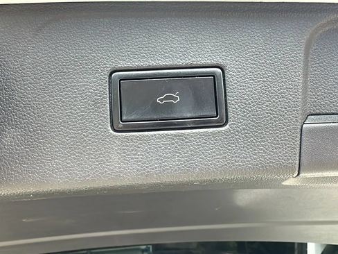 Used 2021 Volkswagen Atlas SE FWD image 13