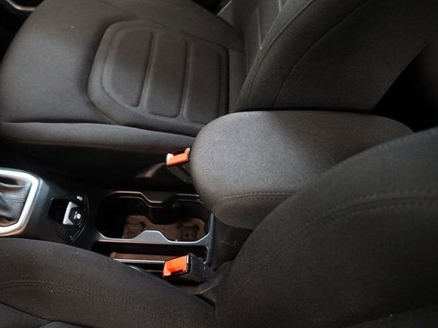 Used 2020 Jeep Renegade Latitude w/ Cold Weather Group image 21