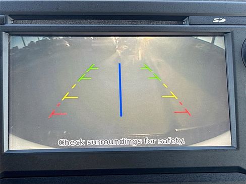 Used 2017 Nissan Titan SV image 15