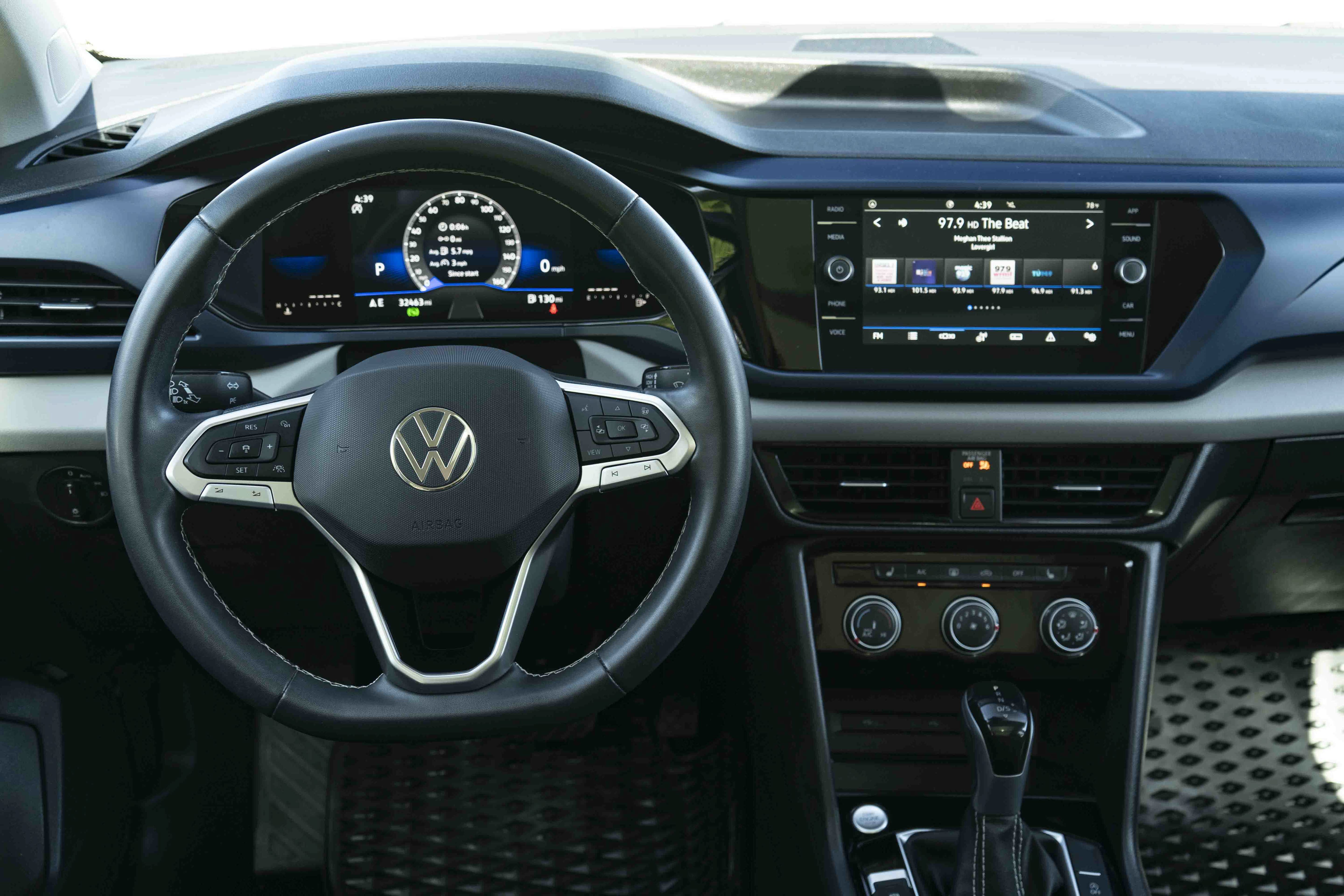 Certified 2023 Volkswagen Taos SE w/ Panoramic Sunroof Package FWD image 18