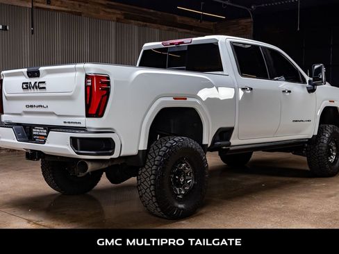 Used 2024 GMC Sierra 2500 Denali Ultimate image 9