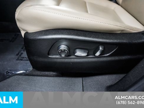 Used 2025 Cadillac XT4 Premium Luxury FWD image 32