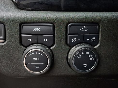 Used 2025 Chevrolet Silverado 1500 LT AWD/4WD image 26