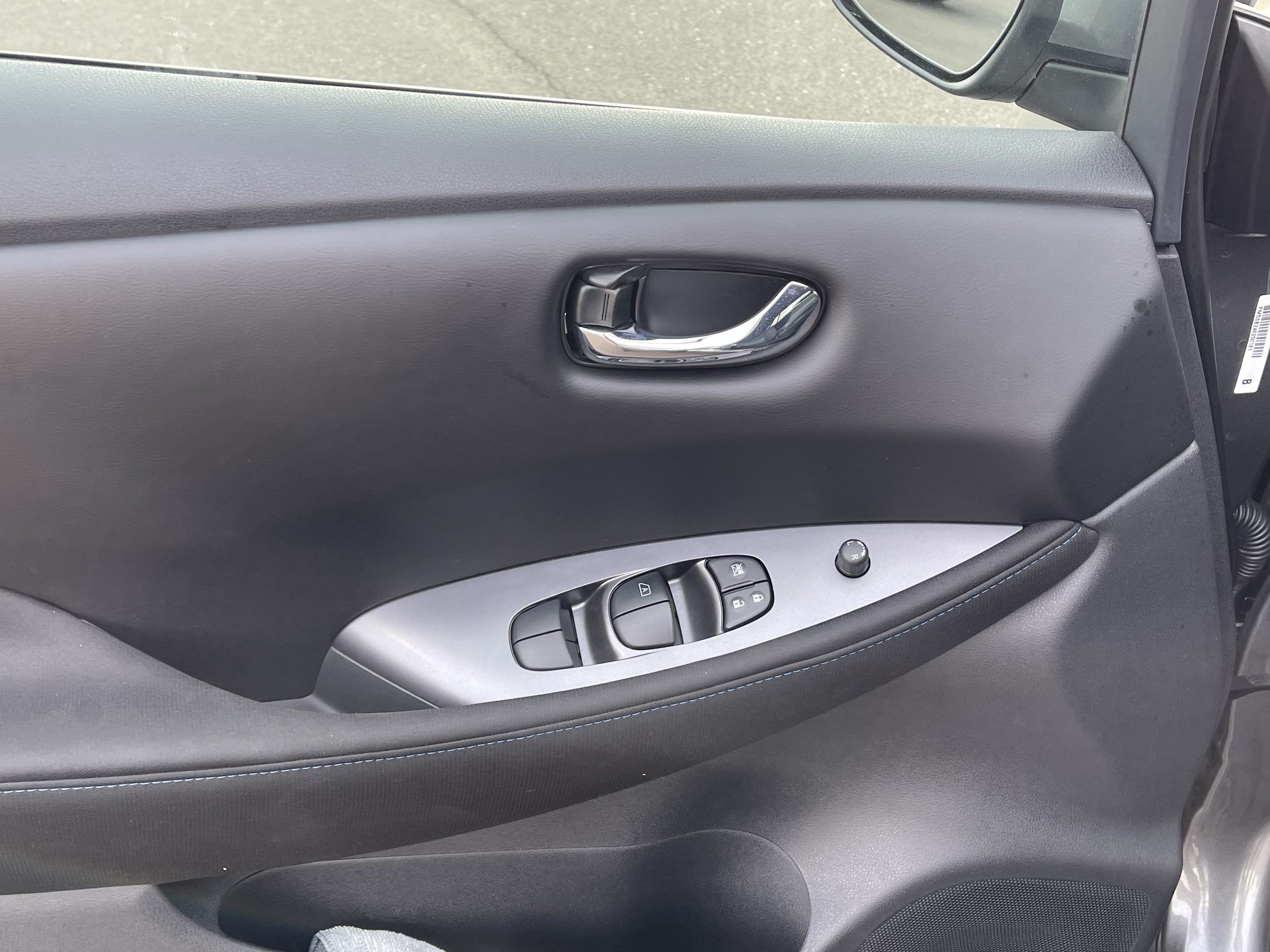 Used 2025 Nissan Leaf S FWD image 17