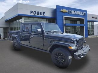 Used 2023 Jeep Gladiator Sport AWD/4WD video 1
