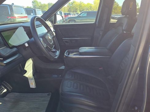 Used 2022 Rivian R1T Adventure image 7