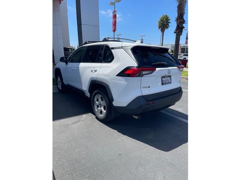Certified 2021 Toyota RAV4 XLE w/ Convenience Package AWD/4WD image 4