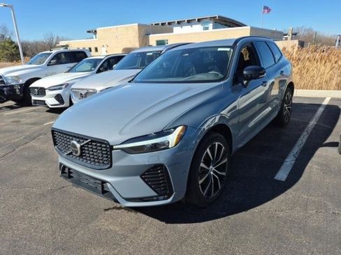 Used 2023 Volvo XC60 B5 Plus w/ Climate Package image 3