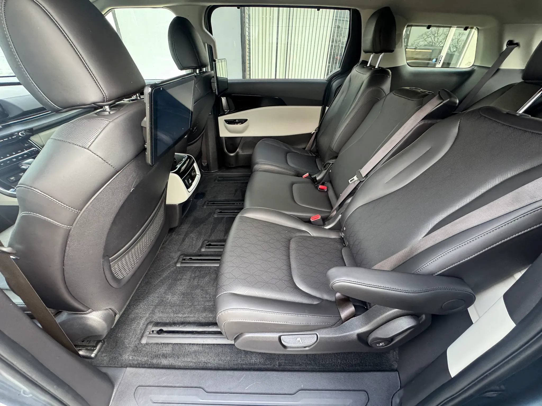 Used 2022 Kia Carnival SX FWD image 21