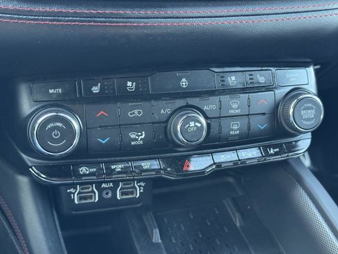 Certified 2025 Dodge Durango GT image 17