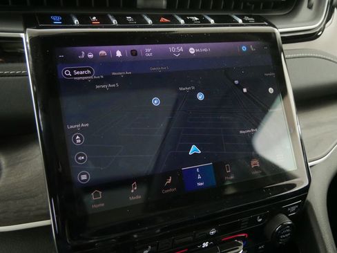 Used 2022 Jeep Grand Cherokee Limited 4xe image 26