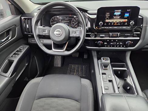 Used 2024 Nissan Pathfinder SV image 14