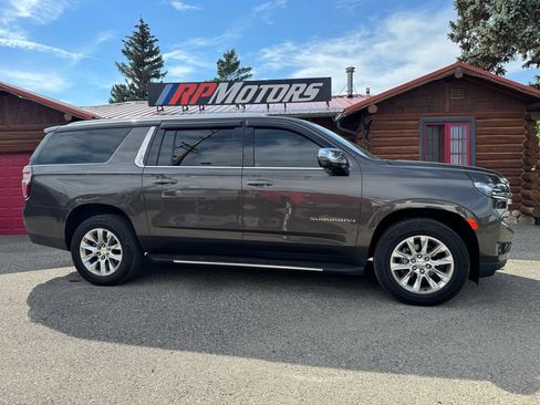 Used 2021 Chevrolet Suburban Premier w/ Premium Package AWD/4WD image 3