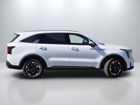 New 2026 Kia Sorento S image 4